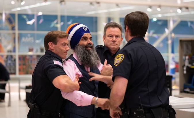 security stopping gurinder singh khalsa in usa due to wearing turban