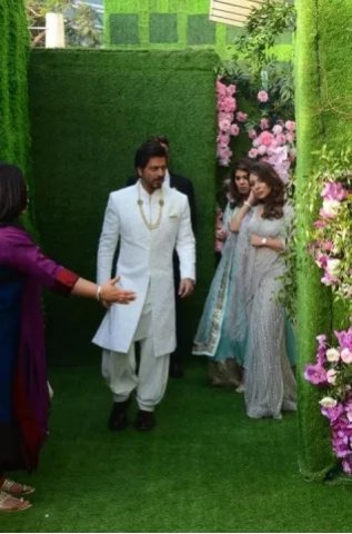 Shahrukh Khan At mukesh ambanis son wedding
