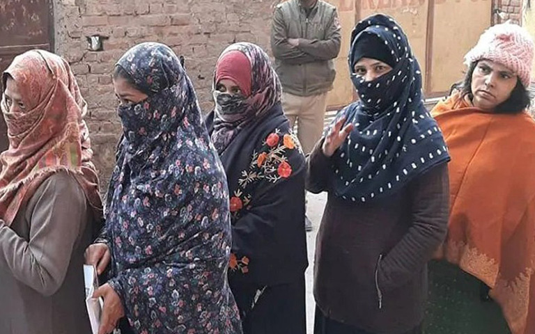 delhi-election-2020-voting-in-shaheen-bagh-women-in-long-queues