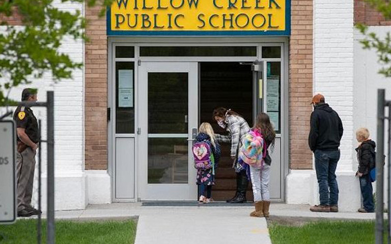 schools-begin-to-open-in-united-state-america-during-lockdown
