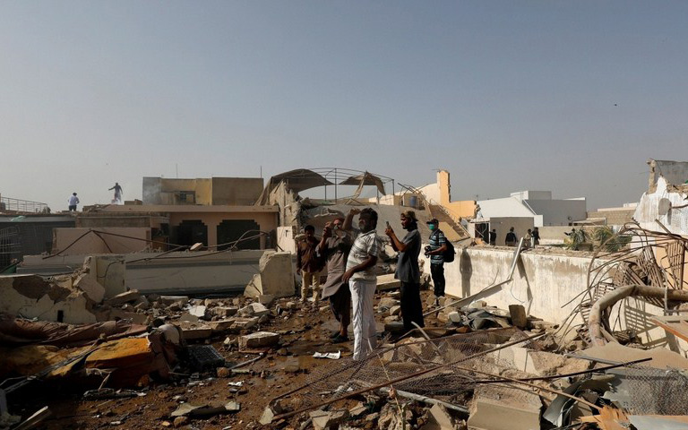 pakistan-plane-crashes-in-residential-area