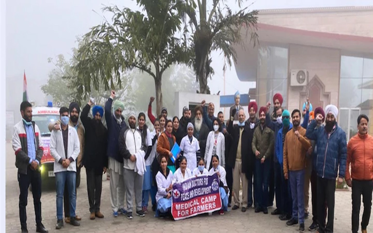 A-team-of-doctors-and-paramedics-left-Punjab-for-medical-assistance-in-the-tractor-parade