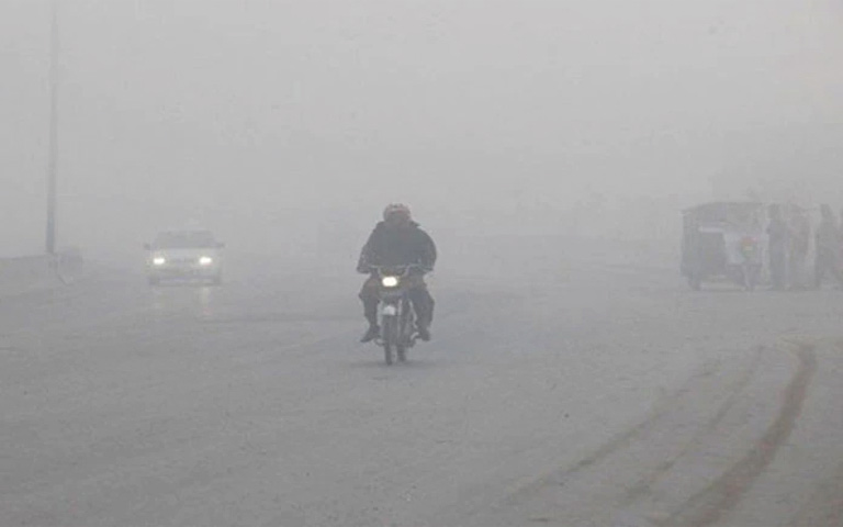 Driven-by-severe-frost,-dense-fog-breaks-traffic
